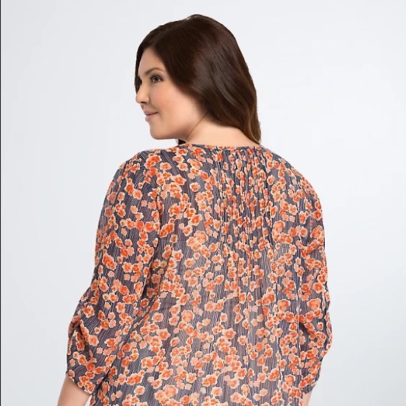 🌟SOLD🌟 GUC TORRID poppy print pintuck blouse size 0 - Picture 2 of 8